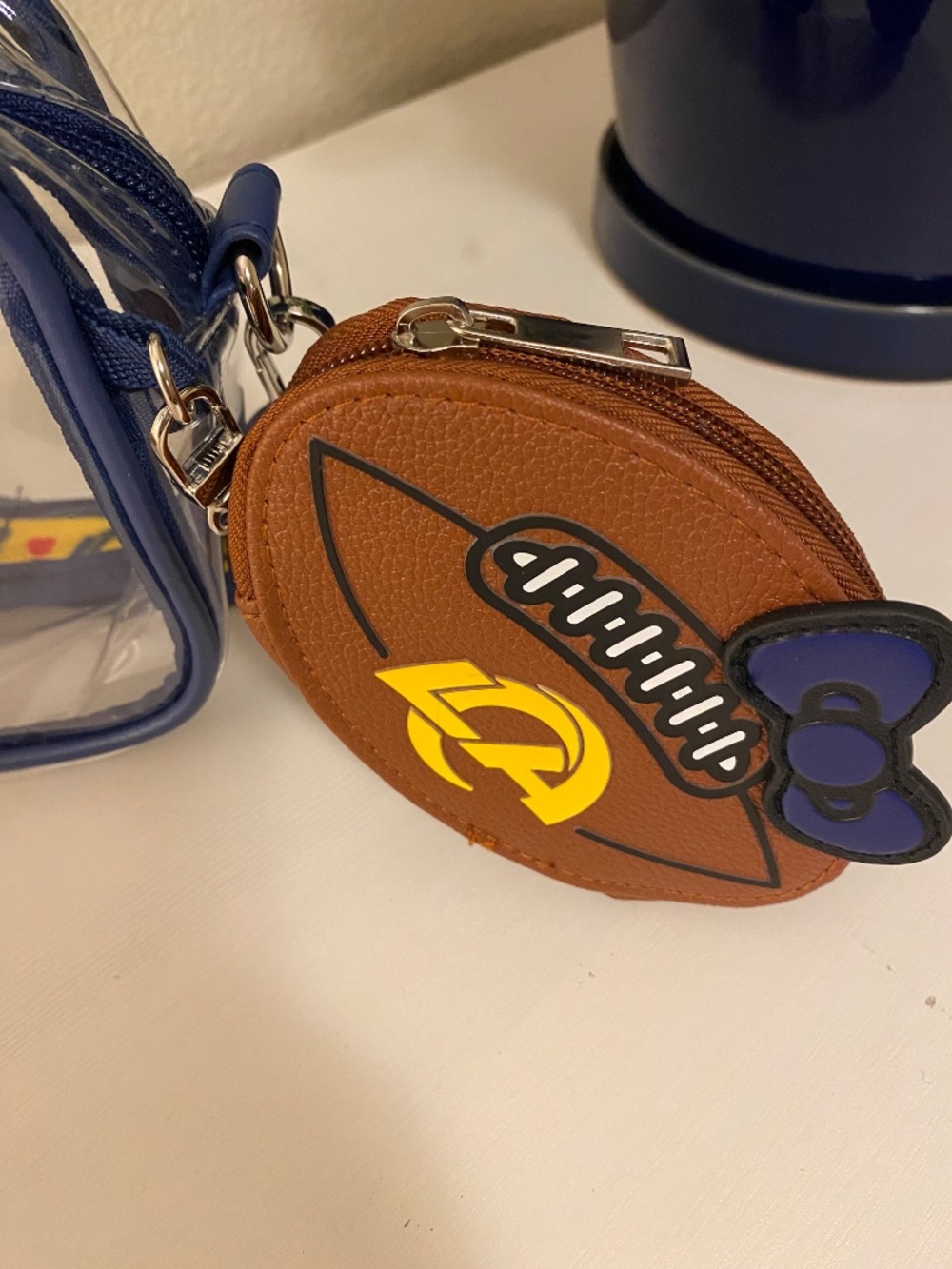 Hello Kitty x LA Rams Limited Edition Stadium Purse - Picture 4 of 8
